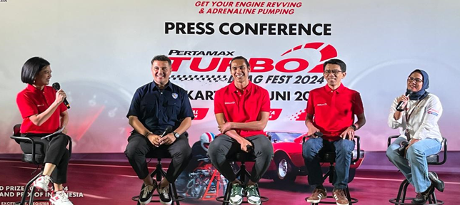 Tentu, mari kita bahas perkembangan industri otomotif dalam sebuah artikel yang komprehensif.