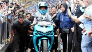 Tentu, mari kita buat artikel informatif tentang perkembangan motor listrik.