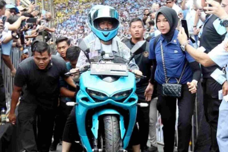 Tentu, mari kita buat artikel informatif tentang perkembangan motor listrik.