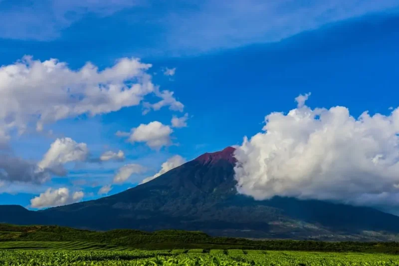 Menjelajahi Horizon Baru: Kabar Terkini dan Masa Depan Jalur Pendakian di Indonesia