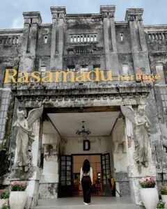 Tentu, mari kita susun artikel informatif tentang destinasi wisata sejarah dengan arsitektur klasik yang memukau.