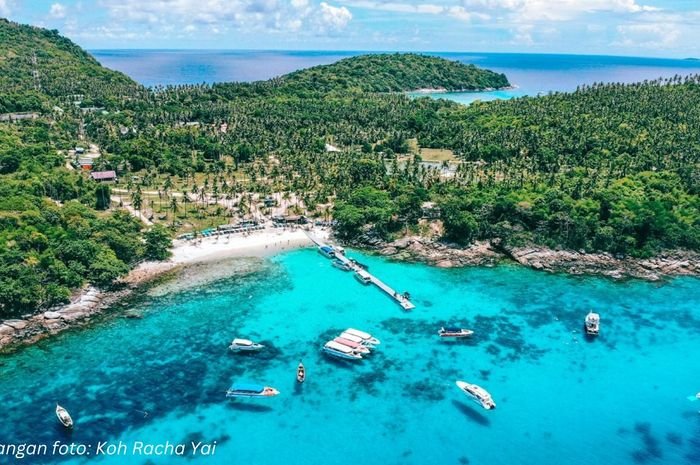 Tentu, mari kita susun artikel tentang rekomendasi tempat snorkeling terbaik di Asia Tenggara.