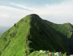 Gunung Favorit untuk Pendaki Pemula di Indonesia: Menaklukkan Puncak Pertama dengan Aman dan Menyenangkan