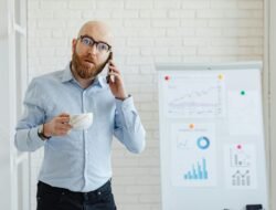 Mengarungi Samudra Digital: Strategi Jitu Memanfaatkan Media Sosial untuk Promo Traveling yang Efektif