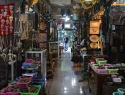 Menjelajahi Harta Karun Tersembunyi: Panduan Berburu Barang Antik dan Khas Lokal yang Unik