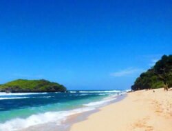 Pesona Indonesia: Menjelajahi Pantai Pasir Putih dan Air Jernih Terindah