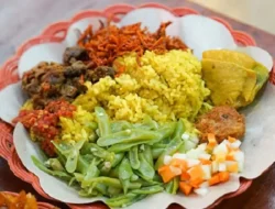 Tentu, mari kita susun artikel tentang rekomendasi kuliner jalanan yang wajib dicoba saat traveling.